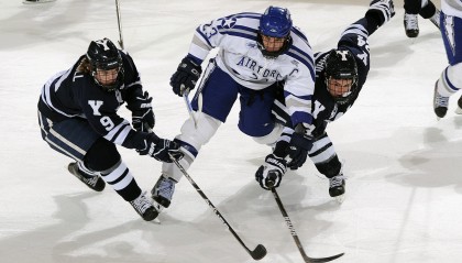 -“湖人队逆转险胜，詹姆斯再现高光时刻”，詹姆斯湖人出场视频2020