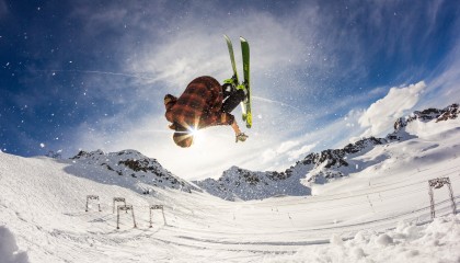 -亚运赛艇首金出炉，中国队包揽前三，亚运赛艇首金出炉,中国队包揽前三名球员