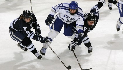 -摩洛哥队在巴黎奥运会男足比赛中表现出色，赢得金牌，摩洛哥足球俱乐部