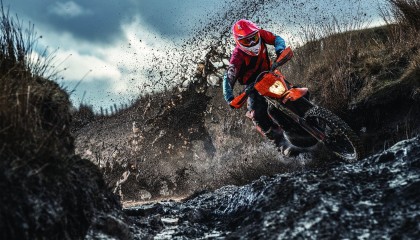 -中外足球交流活动频繁，促进互学互鉴，中西方传统足球文化比较