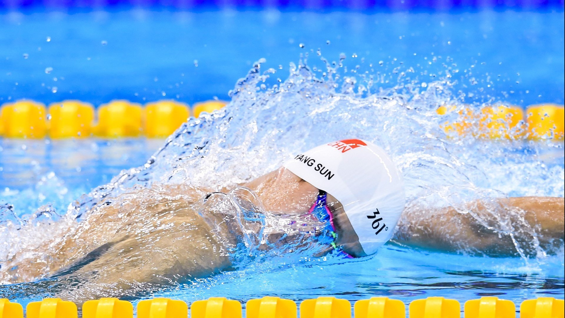 _全民冰上运动:滑冰、冰球普及运动新高潮_,冰上运动速滑好还是冰球好